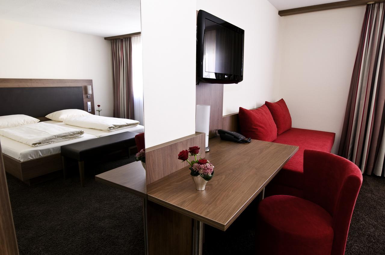 Hotel Schwanen Köngen Kültér fotó