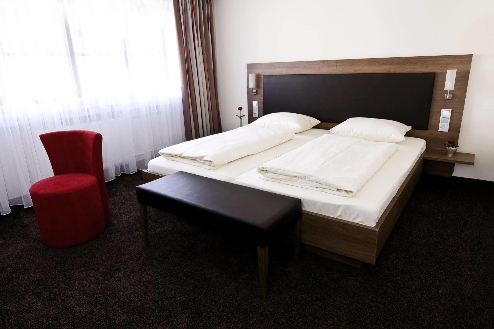 Hotel Schwanen Köngen Kültér fotó