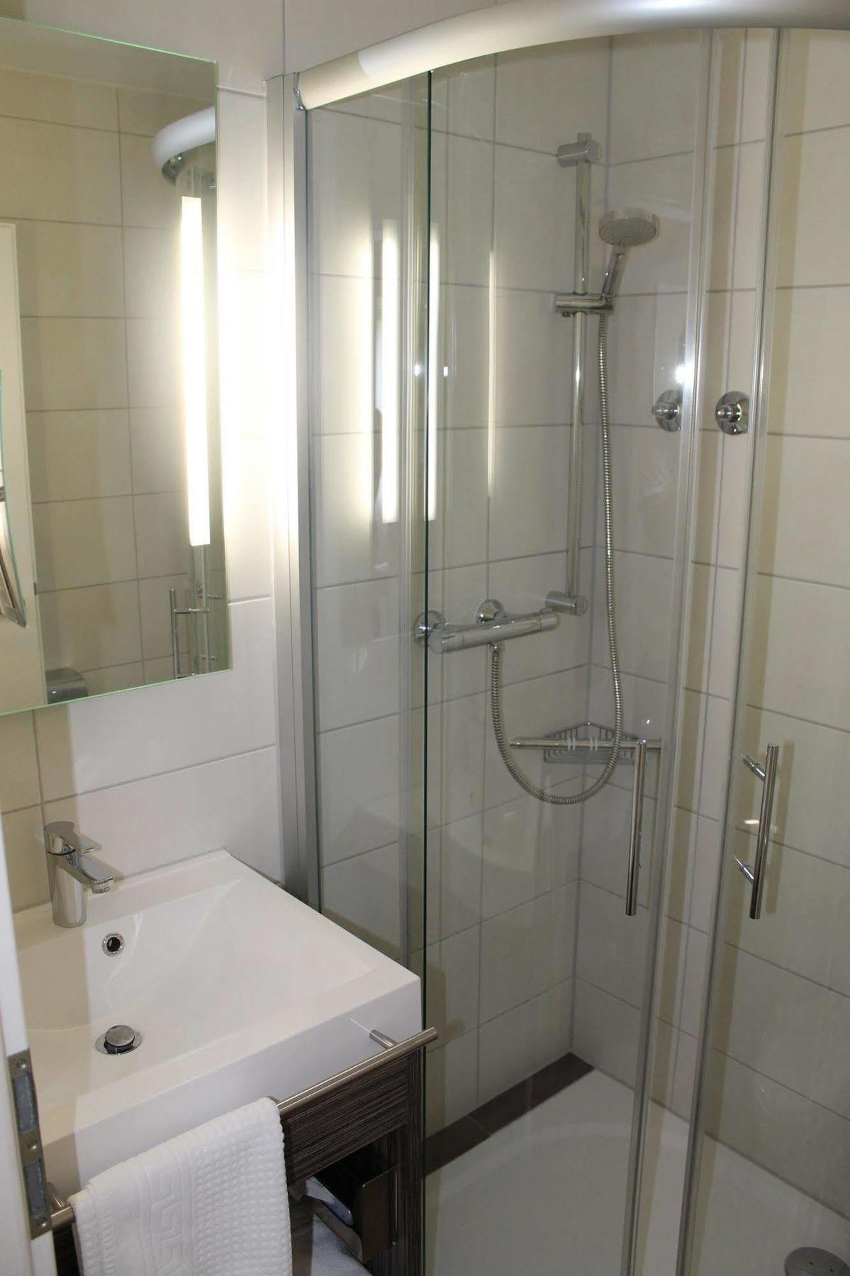 Hotel Schwanen Köngen Kültér fotó